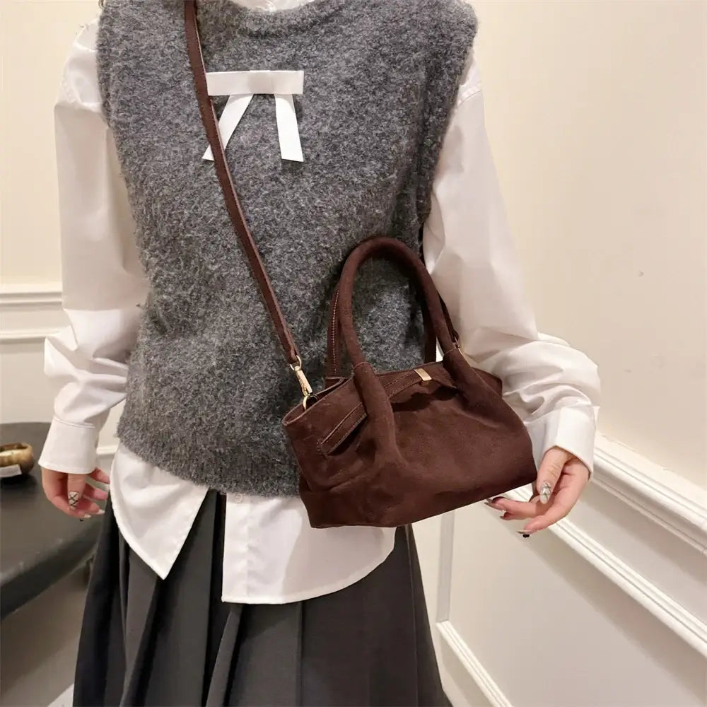 Bolsa de Mão em Veludo modelo Jolie - Café - Yanatari