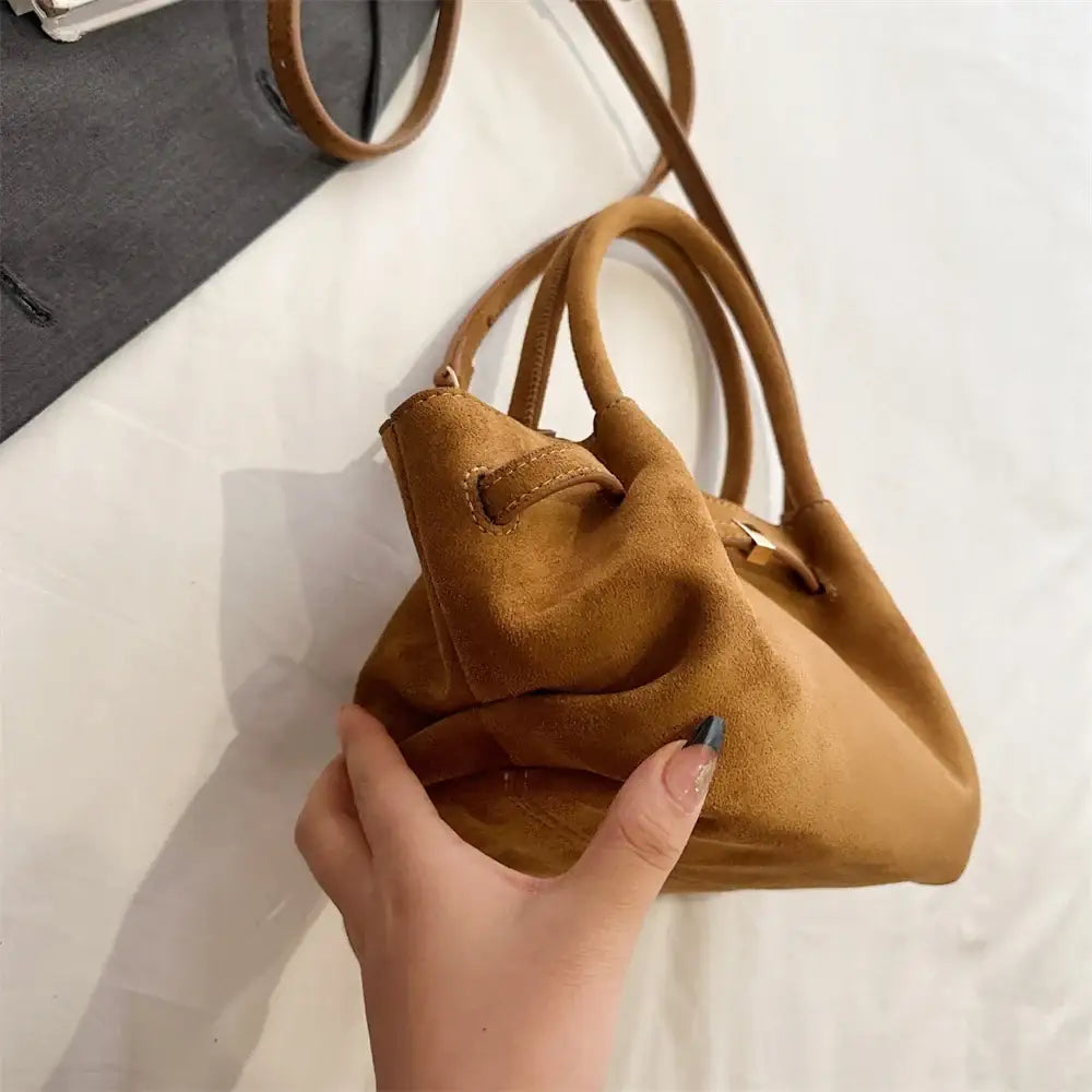 Bolsa de Mão em Veludo modelo Jolie Marrom - Yanatari