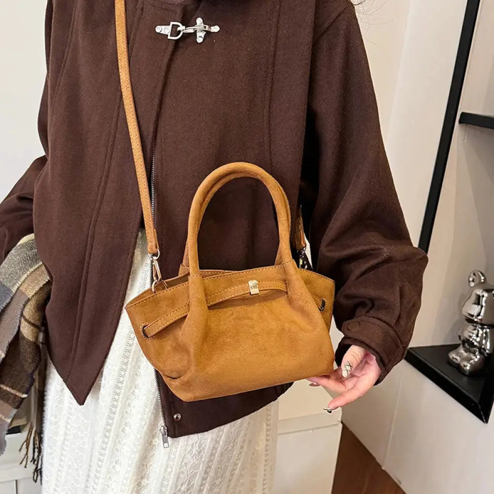 Bolsa de Mão em Veludo modelo Jolie Marrom - Yanatari