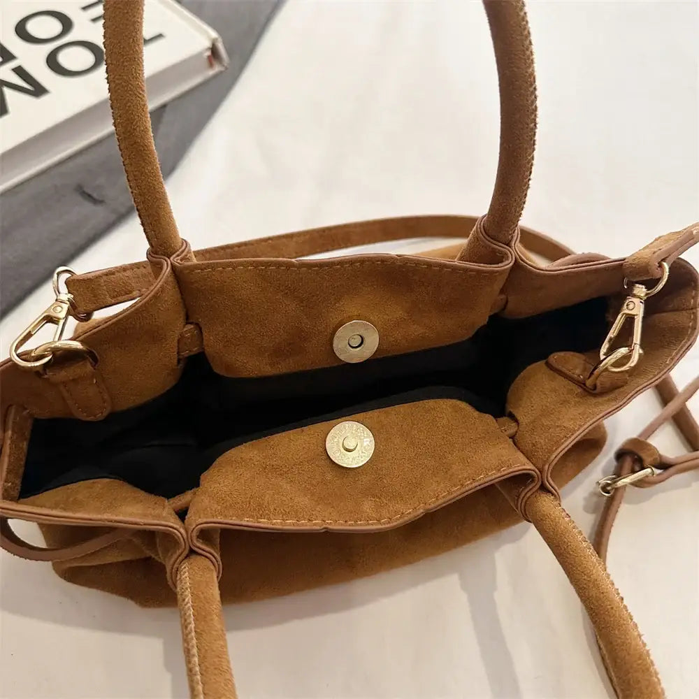 Bolsa de Mão em Veludo modelo Jolie Marrom - Yanatari