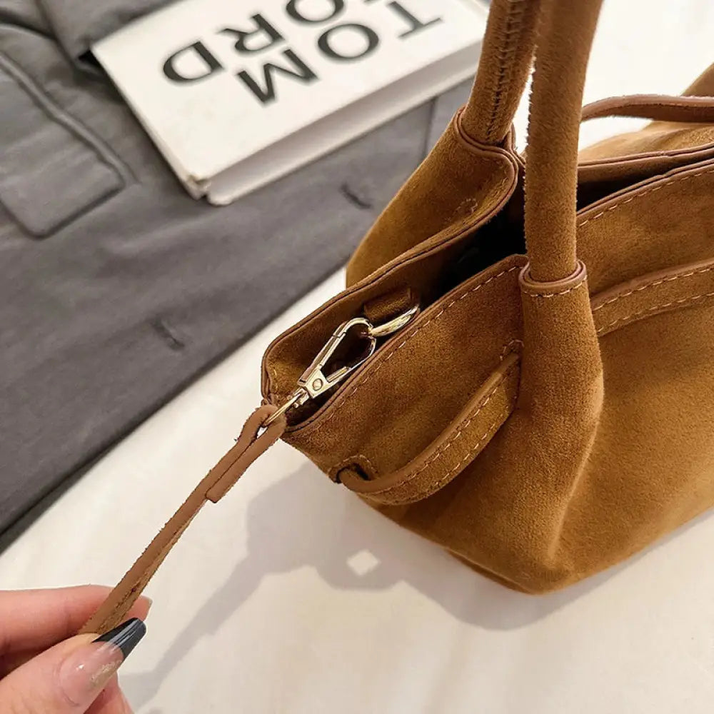 Bolsa de Mão em Veludo modelo Jolie Marrom - Yanatari
