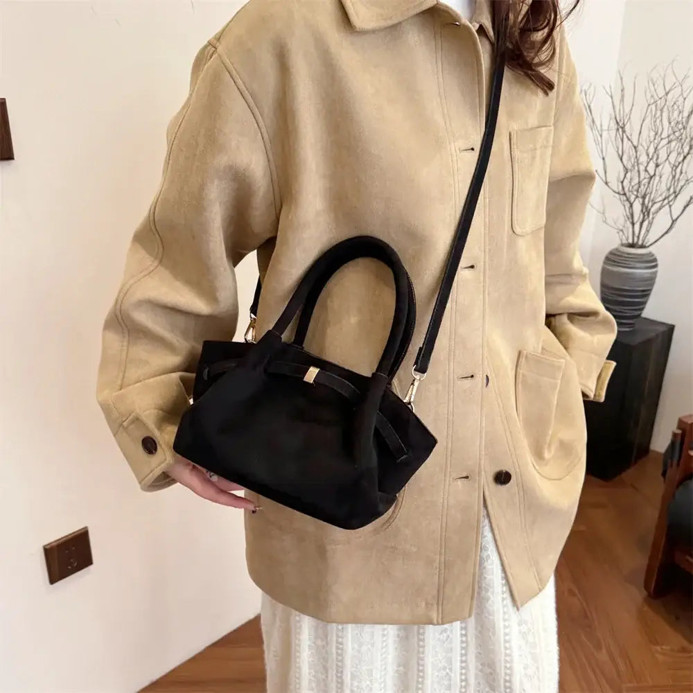Bolsa de Mão em Veludo modelo Jolie - Preto - Yanatari