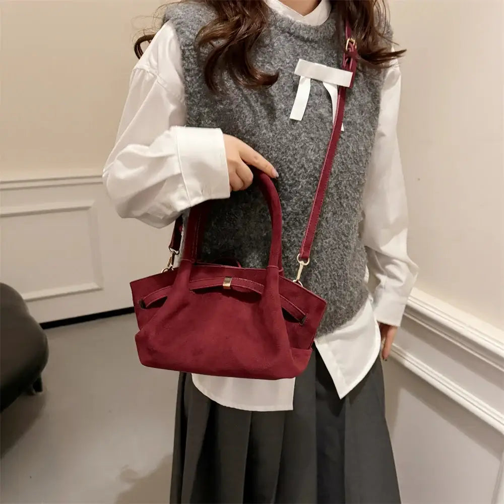 Bolsa de Mão em Veludo modelo Jolie Vermelho Borgonha - Yanatari