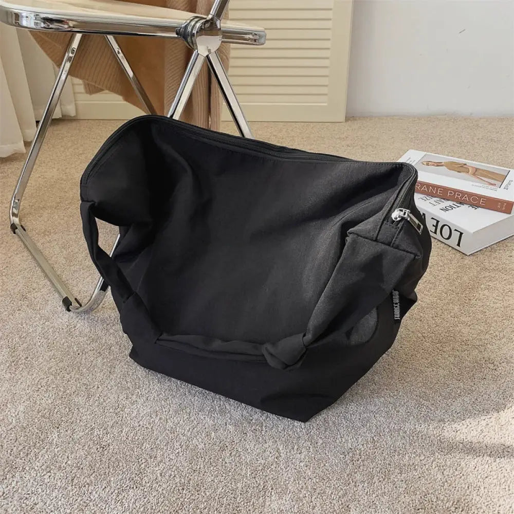 Bolsa Tote em Nylon Valentina - Preto Bolsa Tote em Nylon Valentina - Preto