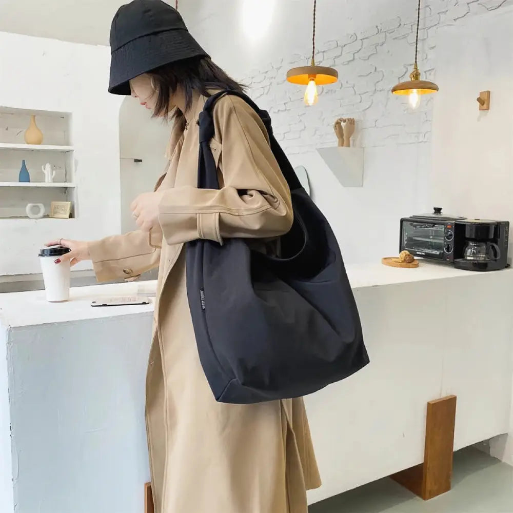 Bolsa Tote em Nylon Valentina - Preto Bolsa Tote em Nylon Valentina - Preto