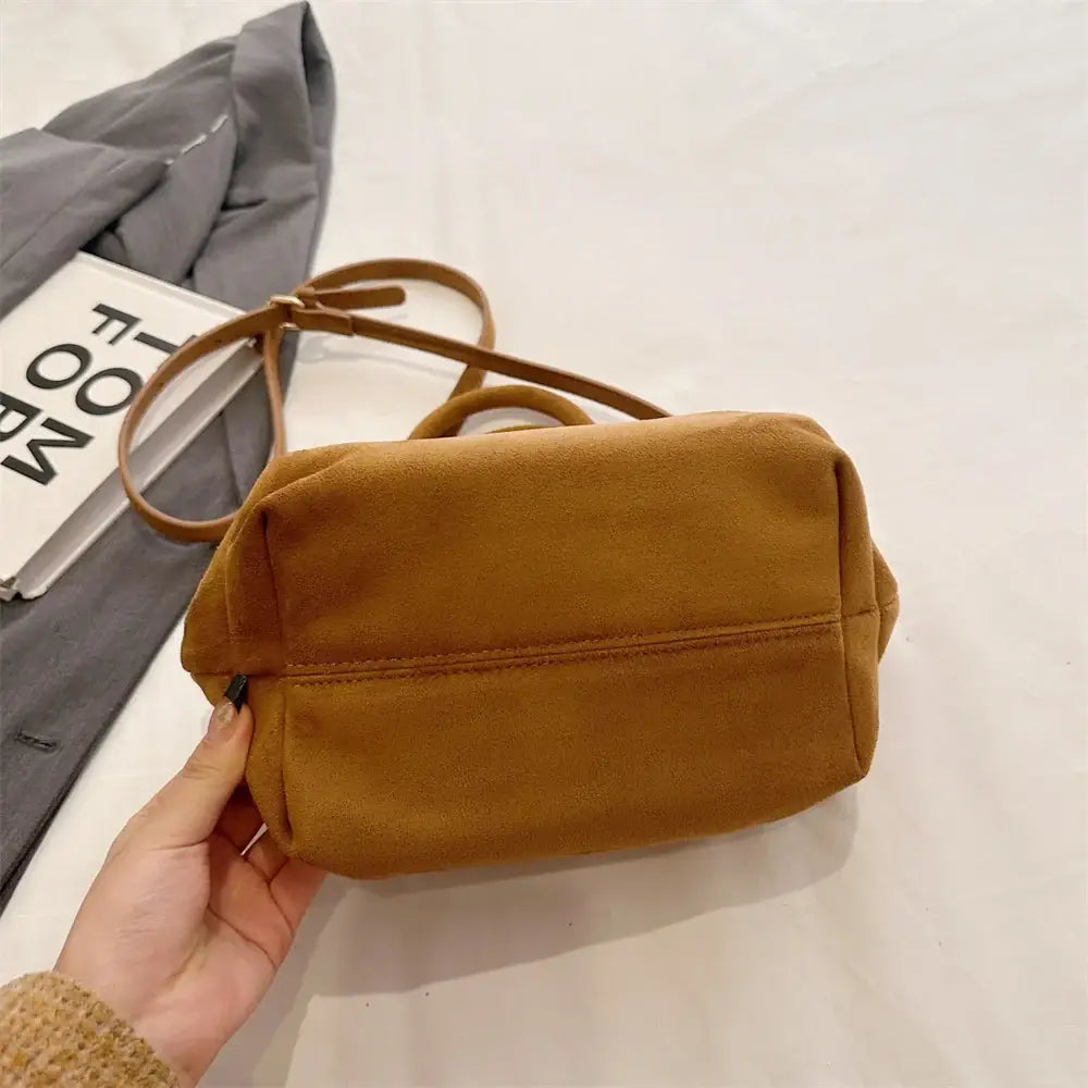 Bolsa de Mão em Veludo modelo Jolie Marrom - Yanatari