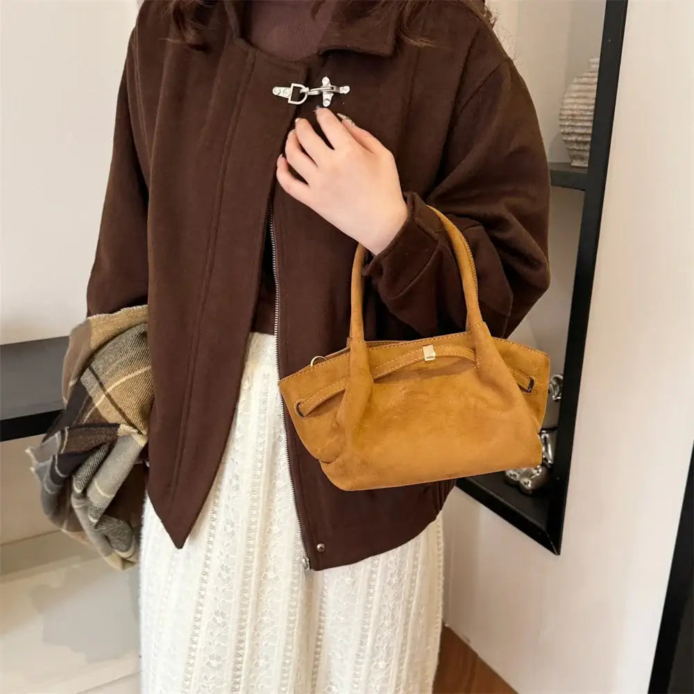 Bolsa de Mão em Veludo modelo Jolie Marrom - Yanatari