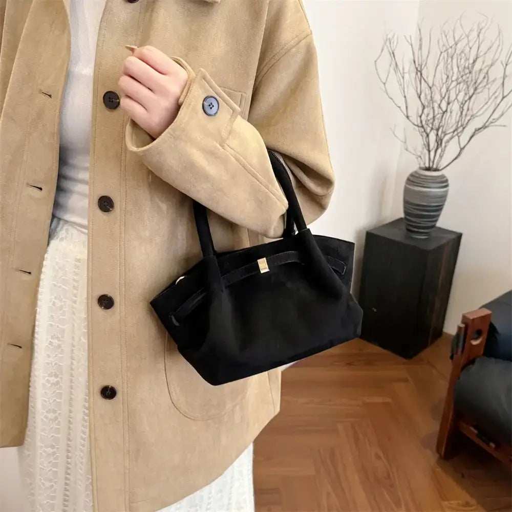 Bolsa de Mão em Veludo modelo Jolie - Preto - Yanatari