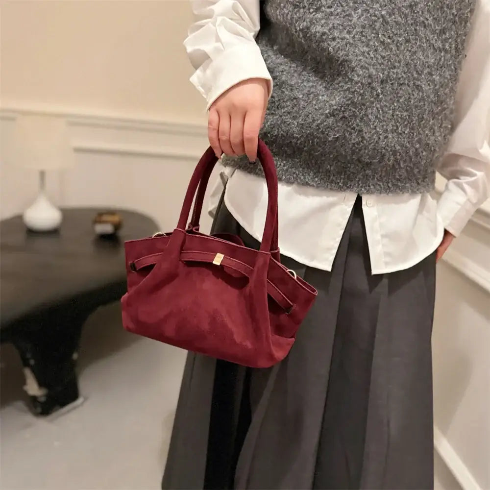 Bolsa de Mão em Veludo modelo Jolie Vermelho Borgonha - Yanatari