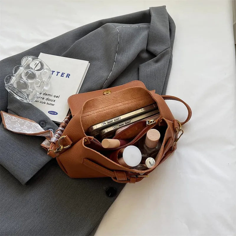 Bolsa Transversal em Couro Louise - Marrom