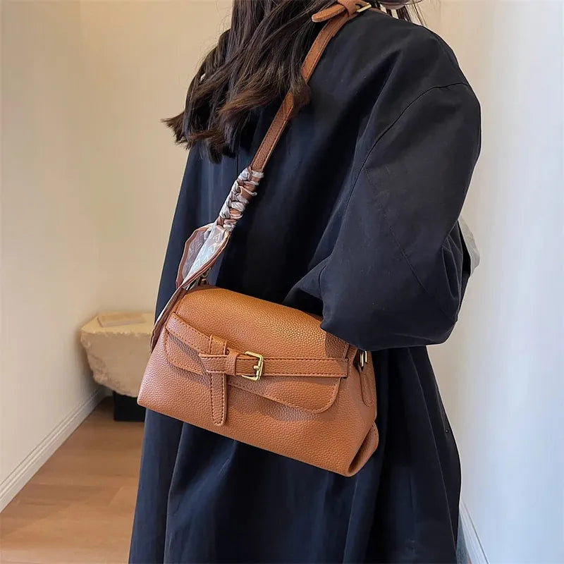 Bolsa Transversal em Couro Louise - Marrom