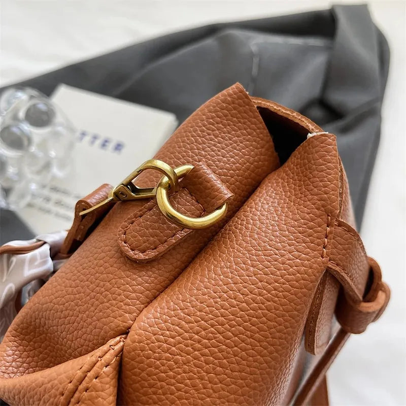 Bolsa Transversal em Couro Louise - Marrom