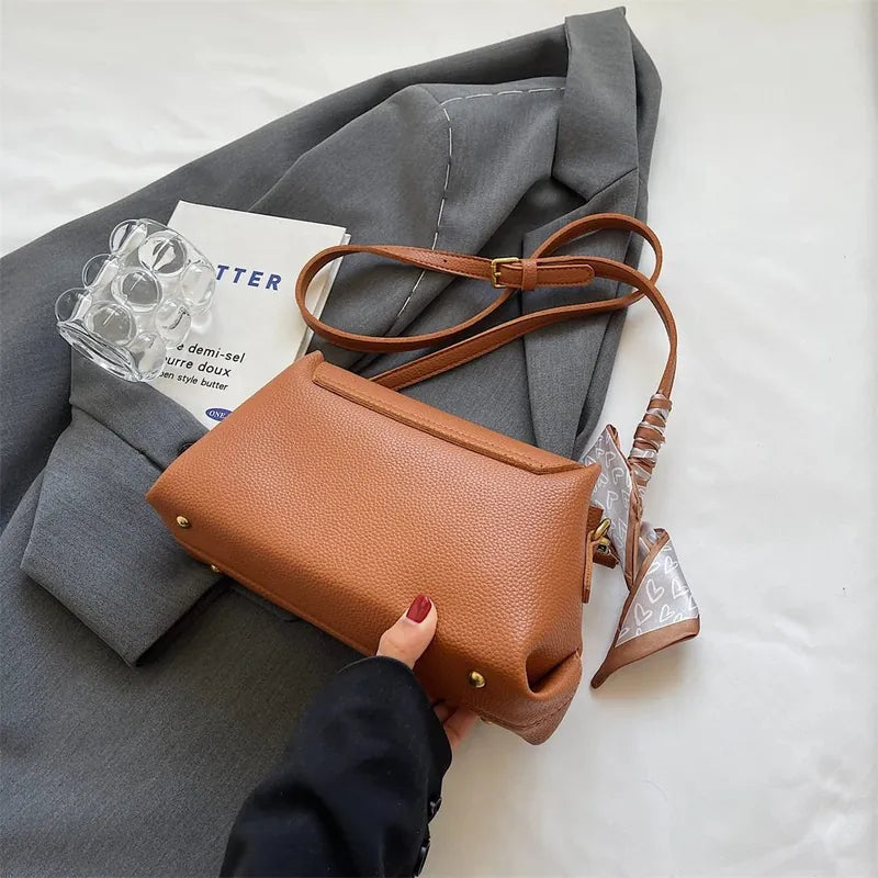 Bolsa Transversal em Couro Louise - Marrom