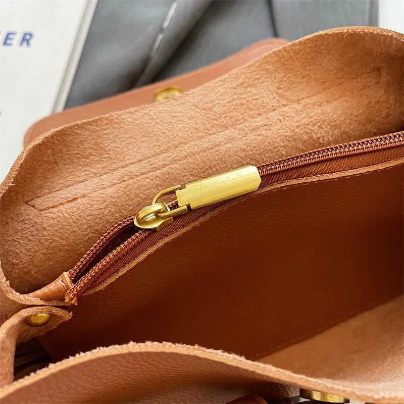 Bolsa Transversal em Couro Louise - Marrom